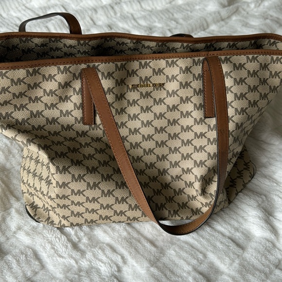 Michael Kors tote - Picture 1 of 2